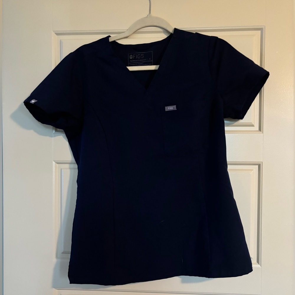 Figs Navy Catarina Scrub Top in size Small